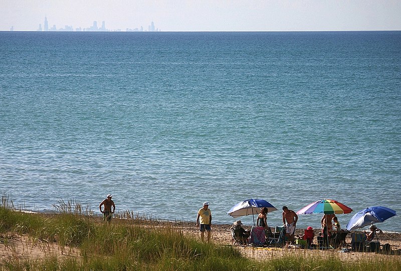 File:Chicago-Silhouette (Lake Michigan).jpg