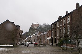 Chaussée de Chokier, with a view of the castle in winter.