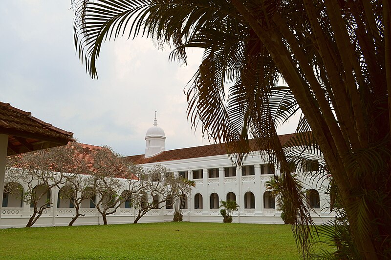 File:Cmglee Penang Free School quadrangle.jpg