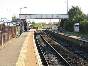 Платформы железнодорожной станции Крэдли Хит в 2008 году.