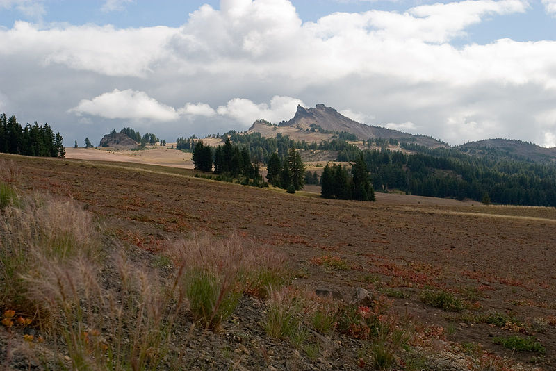 File:Crater Lake - Llao Rock (4106190116).jpg