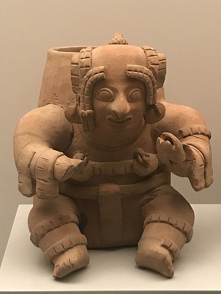 File:Cultura Jama-Coaque - vasua con figura humana sedente - Museo de América 3.728.jpg