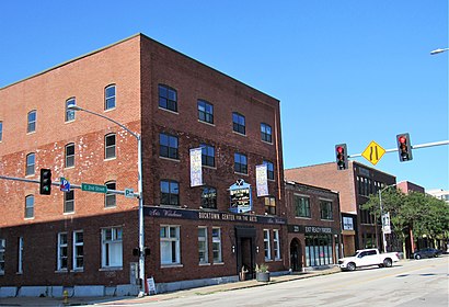 How to get to Davenport Motor Row And Industrial Historic District with public transit - About the place