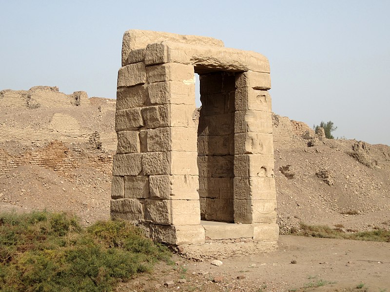 File:Dendera Hathor-Heiligtum 01.JPG