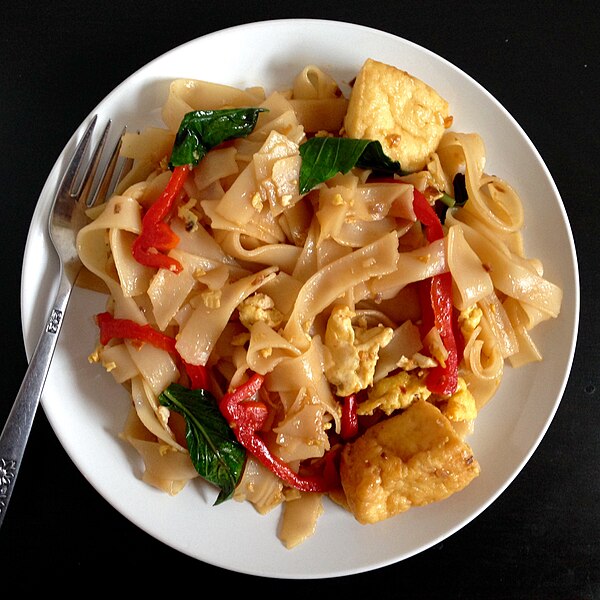 File:Drunken noodles (pad kee mao).jpg