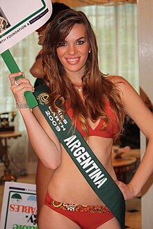 Gisela Menossi, Miss Earth Argentina 2009 Earth2009press06.jpg