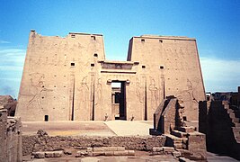 piloni d'ingresso del tempio di Edfu