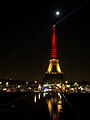 An tour Eiffel livet gant livioù banniel Belgia