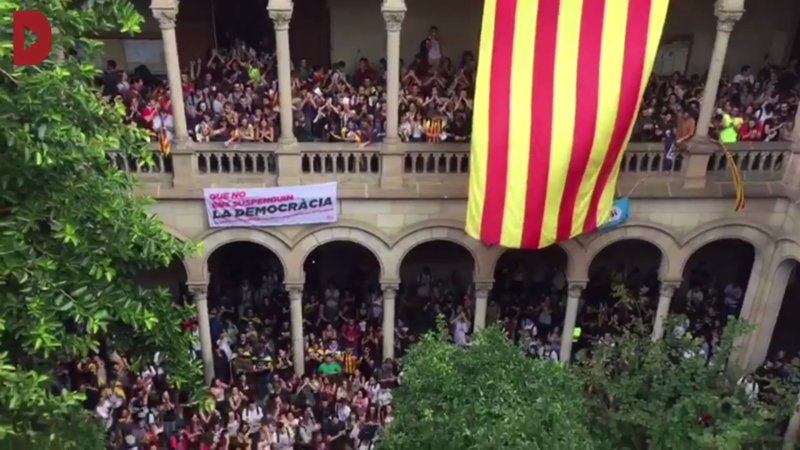 File:El moviment estudiantil ocupa el rectorat de la UB en defensa de la democràcia i el referèndum.png