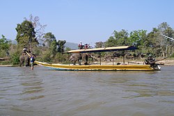 Elefantes, Río Kok, Tailandia.jpg