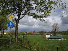 Eppinghoven mit der Johanneskirche im Hintergrund