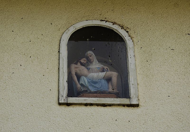 File:Erlangen Dechsendorf Hausfigur Röttenbacher Straße 14 001.JPG