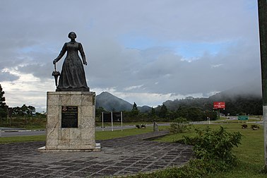 Estatua da Imperatriz Tereza Cristina, Teresopolis.jpg