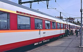 Voitures Grand Confort en composition pour le train rapide du Capitole, stationné à Limoges en 1988