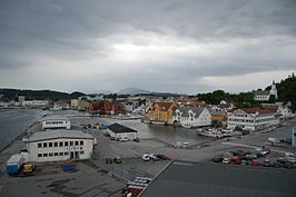 Florø: Ligging, Economie, Cultuur