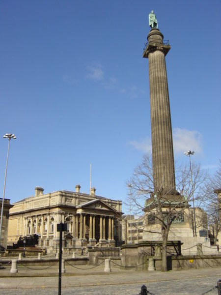 File:Former County Sessions Court and Wellington Column - geograph.org.uk - 147175.jpg