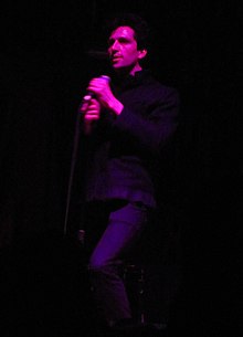 Starlite actuando con Francis and the Lights en Webster Hall en la ciudad de Nueva York el 12 de octubre de 2010
