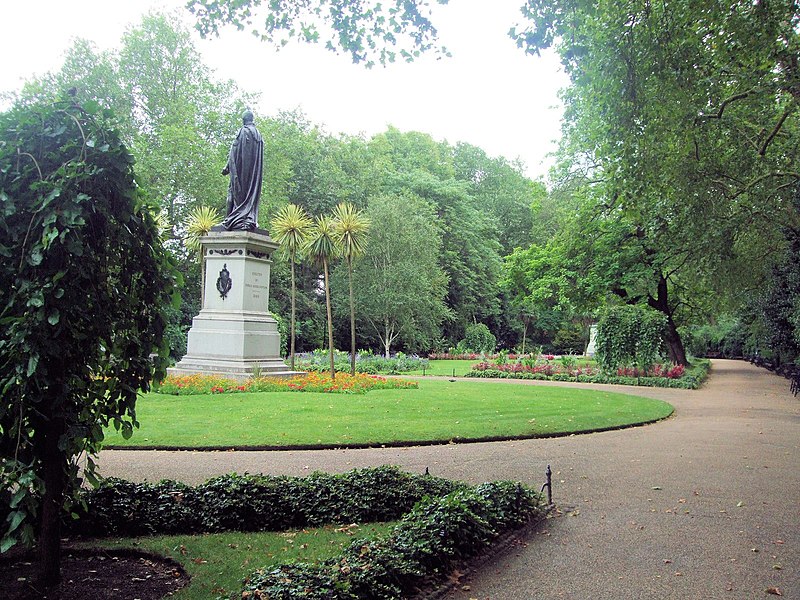 File:Garden by Victoria Embankment - geograph.org.uk - 3102848.jpg