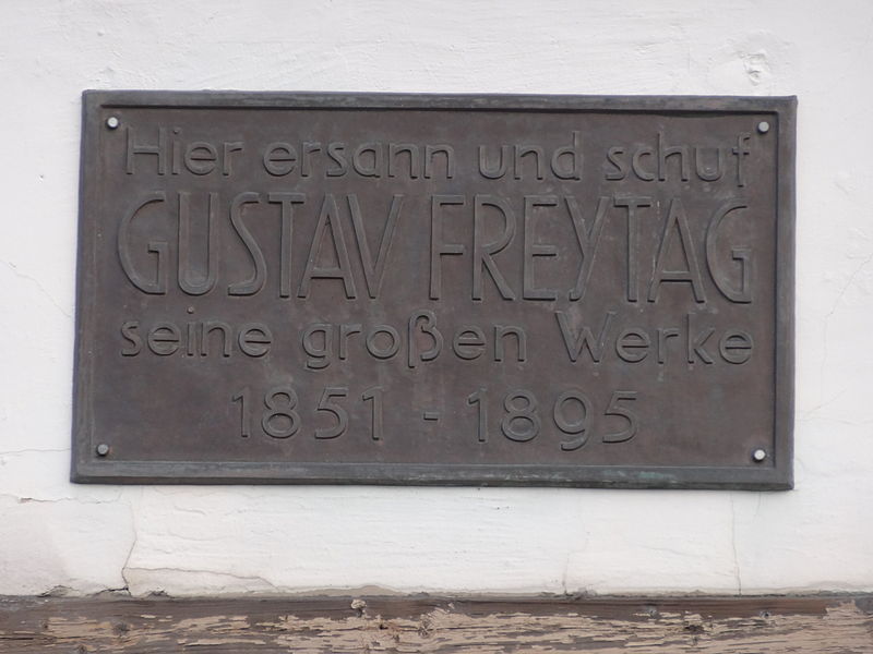 File:Gedenktafel am ehemaligen Wohnhaus von Gustav Freytag in Siebleben.JPG