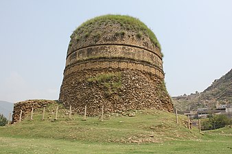 Mampostería de piedra labrada sobre técnica de pared de escombros aplicada a Shingardar Stupa, Swat, Gandhara, siglos I-II d.C.