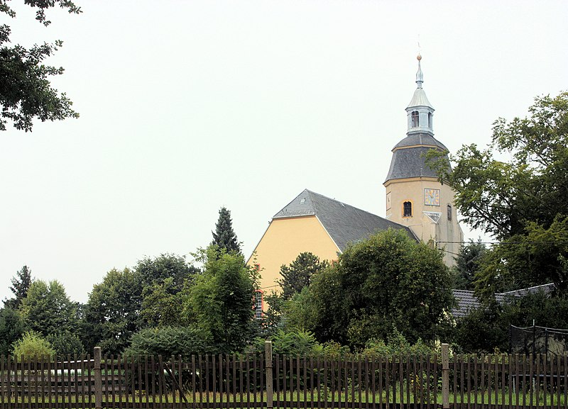 File:Großhartmannsdorf, die Dorfkirche.jpg