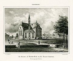 De voorloper van de kazerne: De Nieuwe Kazerne rechts achter de Nieuwe Kerk op een tekening van Carel Christiaan Antony Last uit 1834