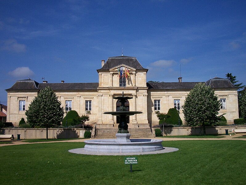 File:Hôtel de ville de Mirande (Gers, France).JPG