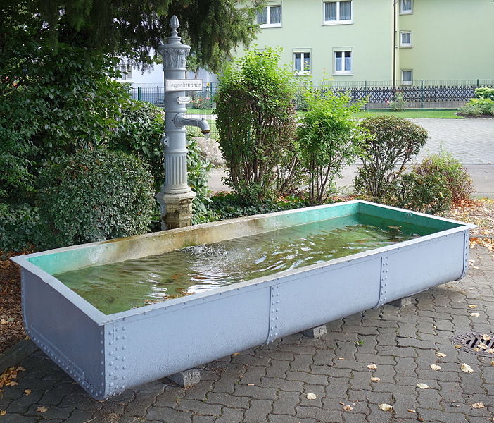 File:Hagenbrunnen Frittlingen.JPG