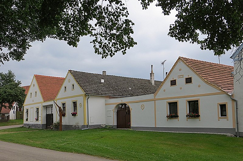 File:Holašovice - panoramio (12).jpg