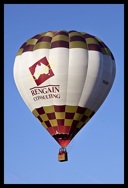 File:Hot Air Balloon over Canberra-1 (5899972881).jpg