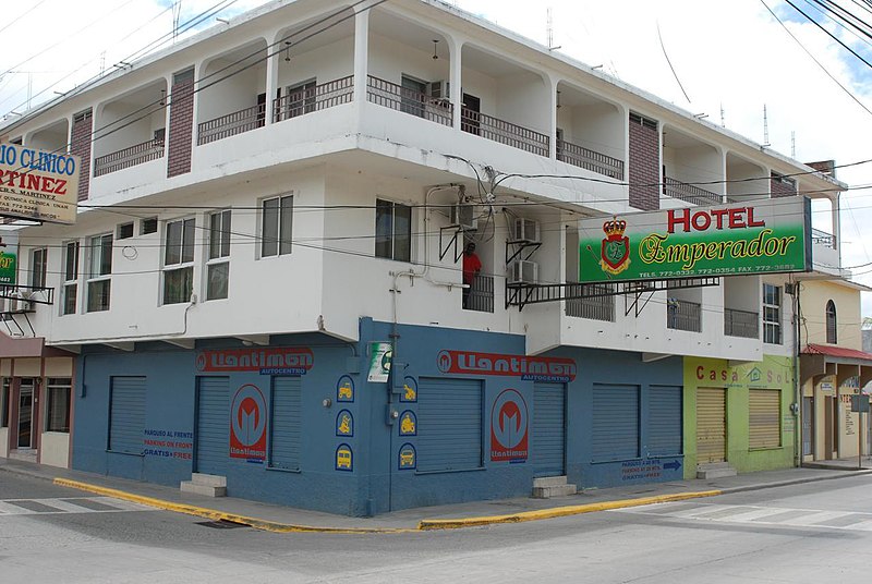 File:Hotel Emperado.jpg