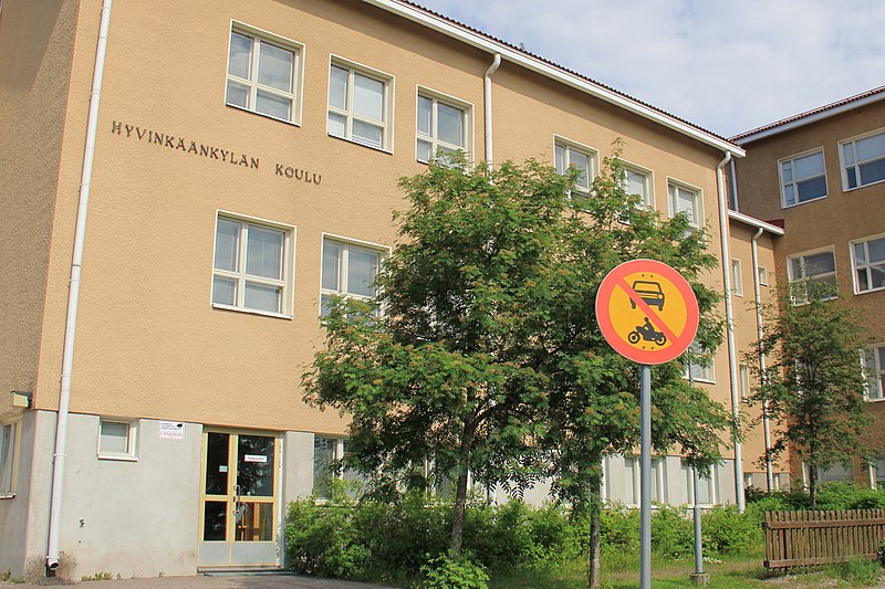 File:Hyvinkäänkylä school 1.jpg