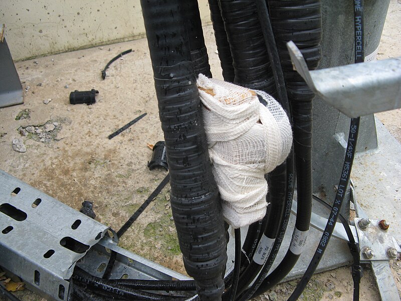 File:Improvised explosive device in Phone transmiter.jpg