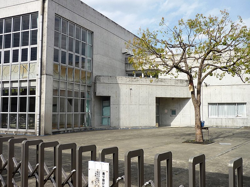 File:Inagi city Shiroyama Elementary School-3.jpg