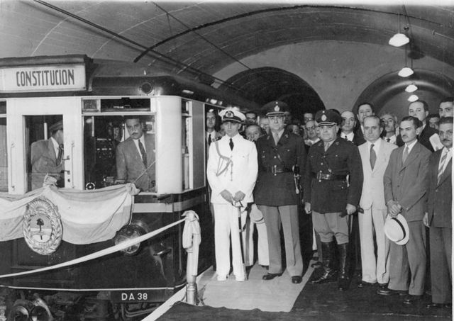 Temporary Boedo station being opened (1944)