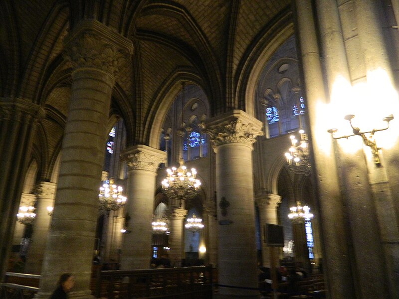 File:Interior of Notre-Dame de Paris, 10 November 2012 008.jpg