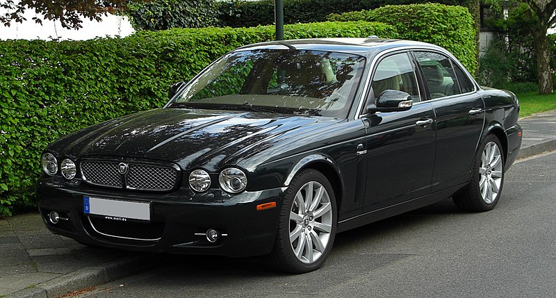 File:Jaguar XJ 2.7 D (X350, Facelift) – Frontansicht, 17. April 2011, Düsseldorf.jpg