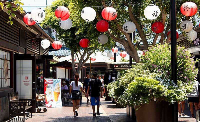 File:Japanese Village Plaza, Little Tokyo (19293489684).jpg