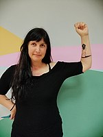 Vrouw met unbranded tattoo, 2019