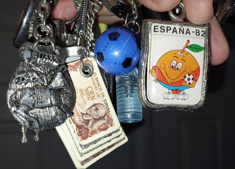 File:Keychains small.jpg