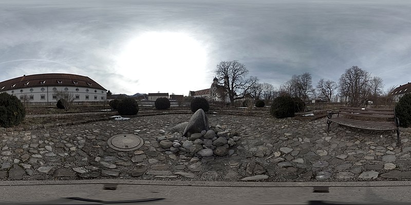 File:Kloster Benediktbeuern - Meditationsgarten - Panorama.jpg