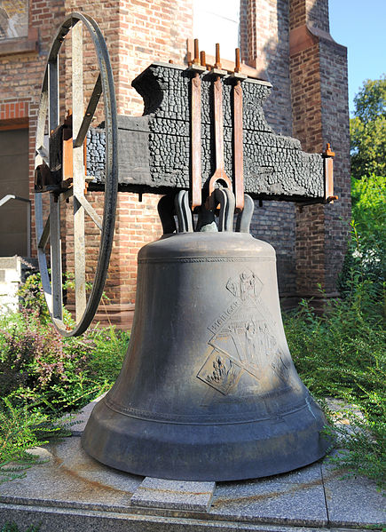 File:Lörrach - Bonifatiuskirche - Glocke.jpg