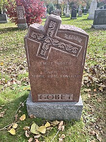 Sise dans le cimetière Saint-François d’Assise à Montréal.