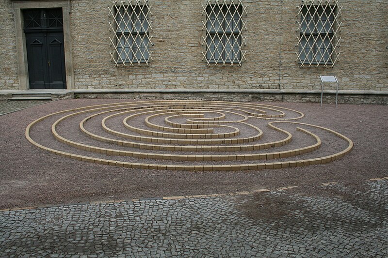 File:Landesmuseum Steigra-Labyrinth.jpg
