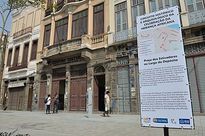 Como chegar até Praça Dos Estivadores com o transporte público - Sobre o local