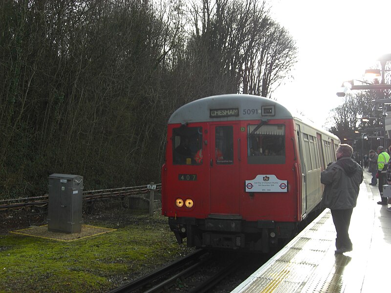 File:Last Chesham Shuttle 11 12 10.jpg