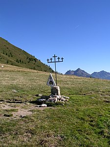 Cele cinci cruci ale trecerii cinci cruci - panoramio.jpg