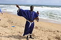 Ein Mann im Senegal im blauen Boubou, 2014