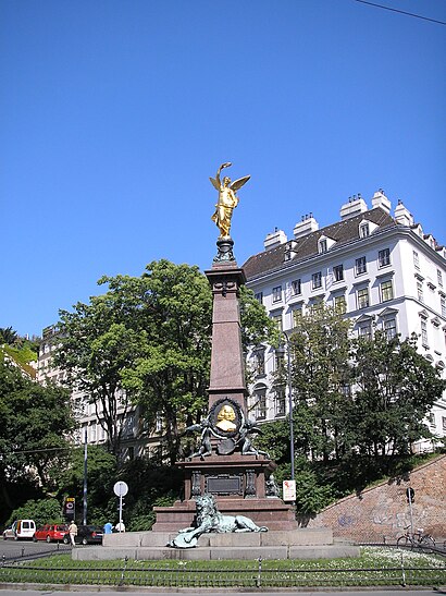 So kommt man zu Liebenberg Denkmal mit den Öffentlichen - Mehr zum Ort Hier