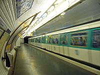 MF 77 rolling stock on Line 8 at Félix Faure